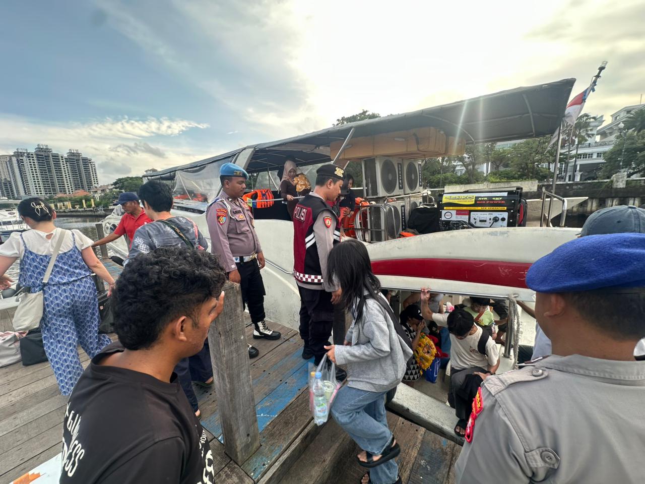 Strong Point Polres Kepulauan Seribu di Dermaga, Kapolres Tekankan Keselamatan dan Kenyamanan Wisatawan