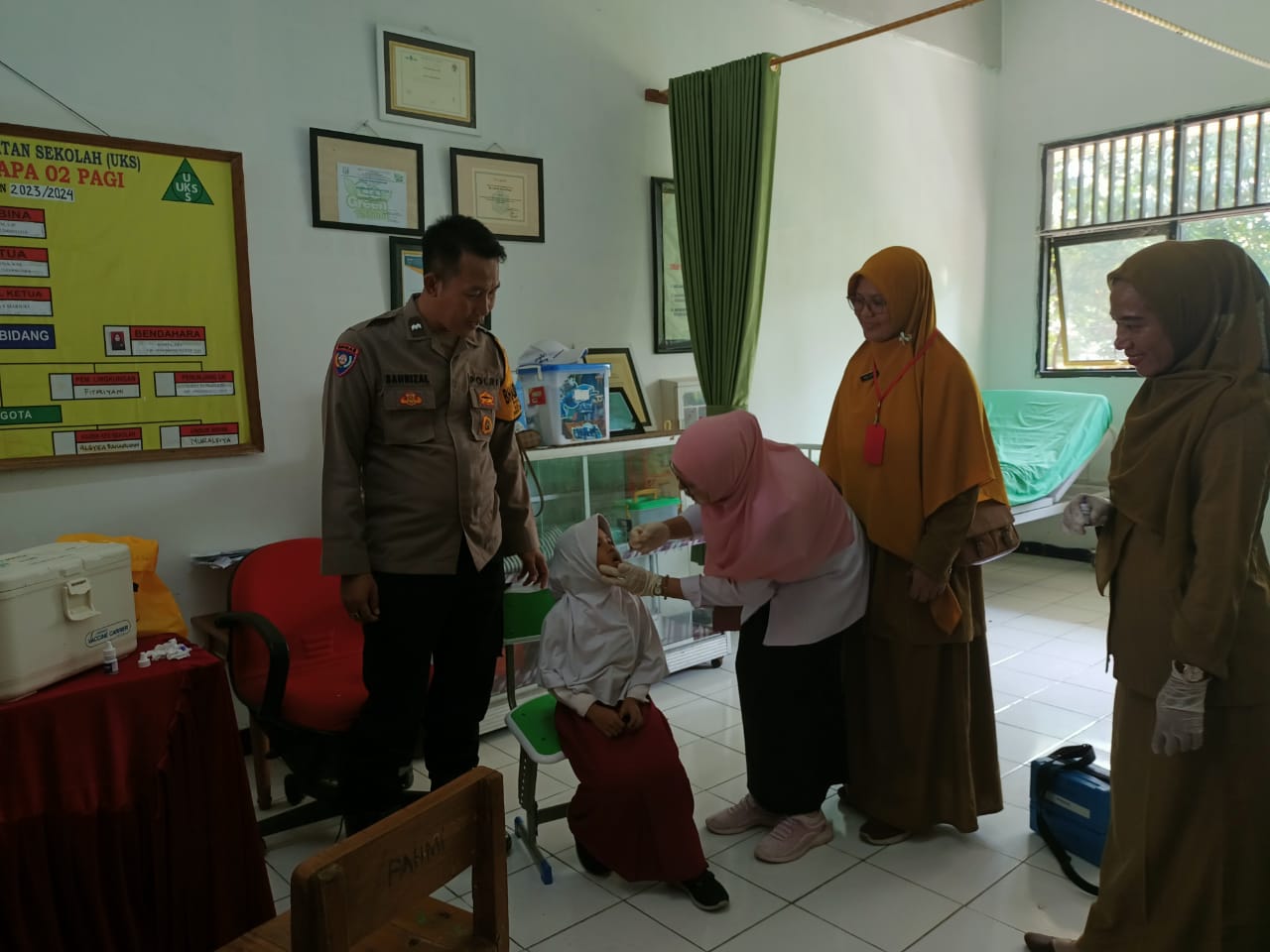 Bhabinkamtibmas Pulau Kelapa Aipda Sahrizal Hadiri Pekan Imunisasi Nasional 2024