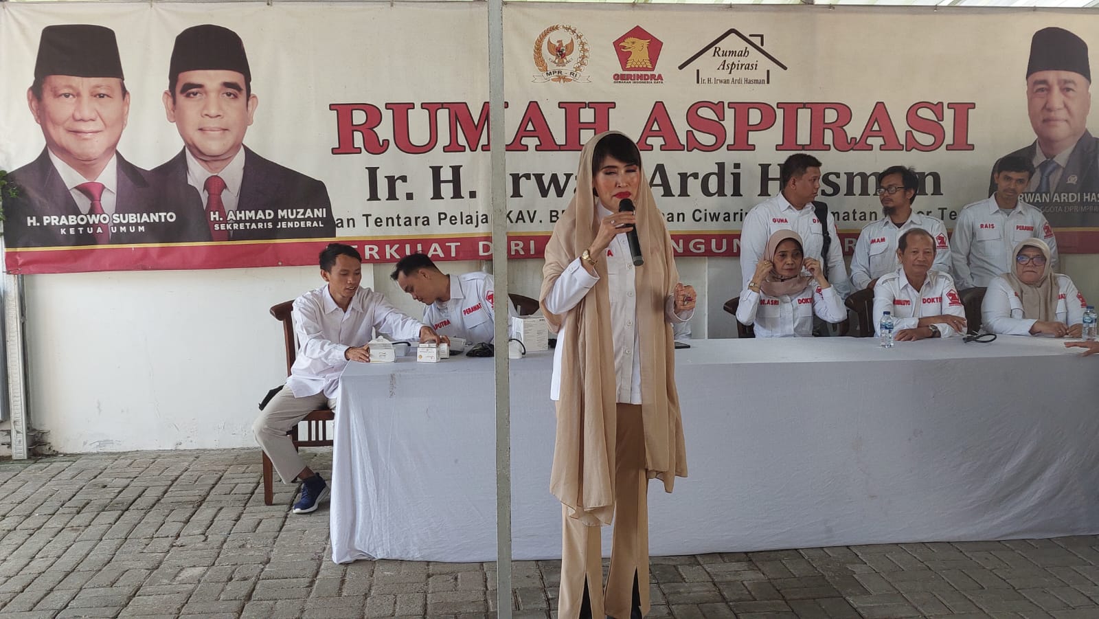 Layanan Kemanusiaan DPP Partai Gerindra Bareng Legislator Gerindra Irwan Hardi Gandeng PPIR Beri Pengobatan Gratis ke Warga