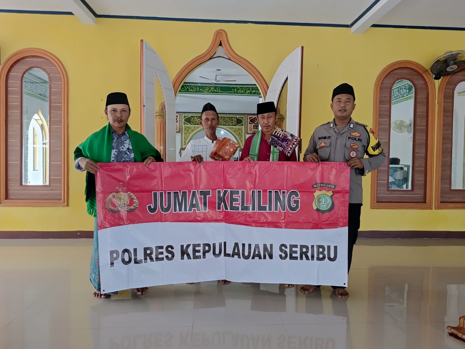 Bripka Khohim Chovivi Adakan Jumat Keliling di Pulau Pari: Upaya Menciptakan Kamtibmas Kondusif