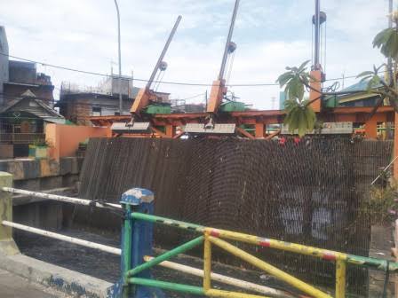 DPRD DKI Dukung Saringan Sampah di 11 Sungai, Minta Daerah Hulu Ikut Terlibat