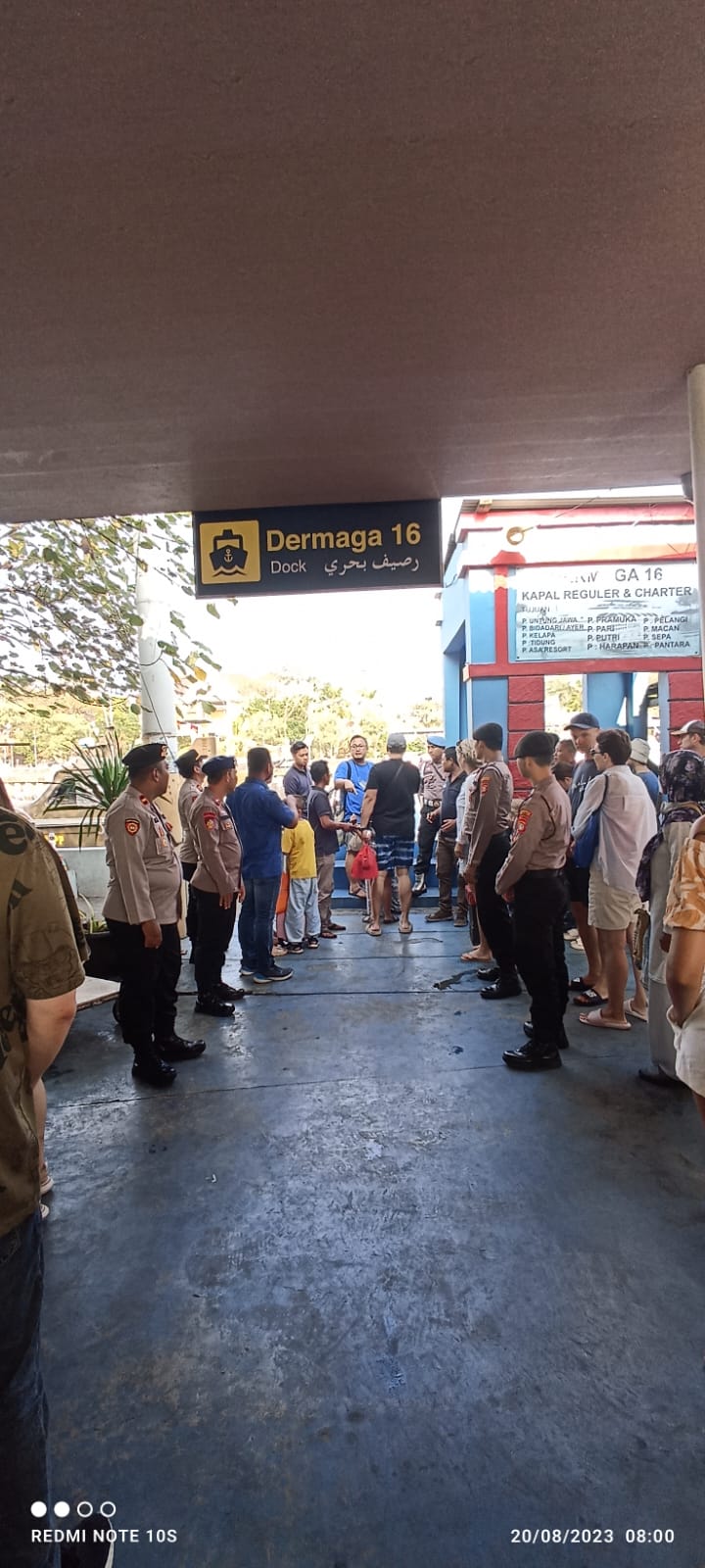 Polres Kepulauan Seribu Giatkan Pengamanan Rutin Keberangkatan Warga dan Wisatawan di Dermaga 16 dan 17 Marina Ancol
