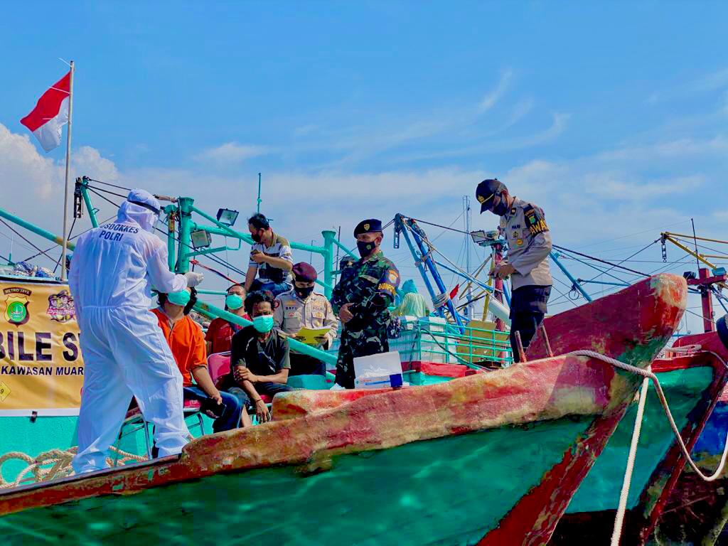 Polsek Kawasan Muara Baru Rapid Swab Antigen 15 ABK Diatas Kapal