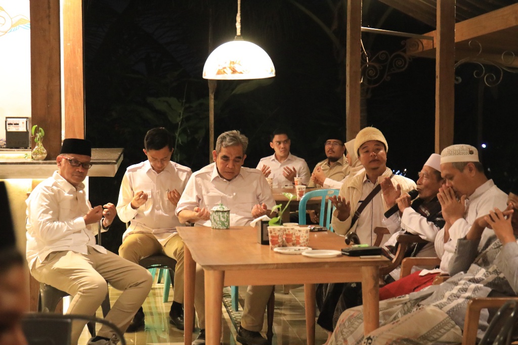 Kyai Banyuwangi Teringat Pesan Gus Dur, Prabowo Orang yang Paling Ikhlas untuk Rakyat Indonesia