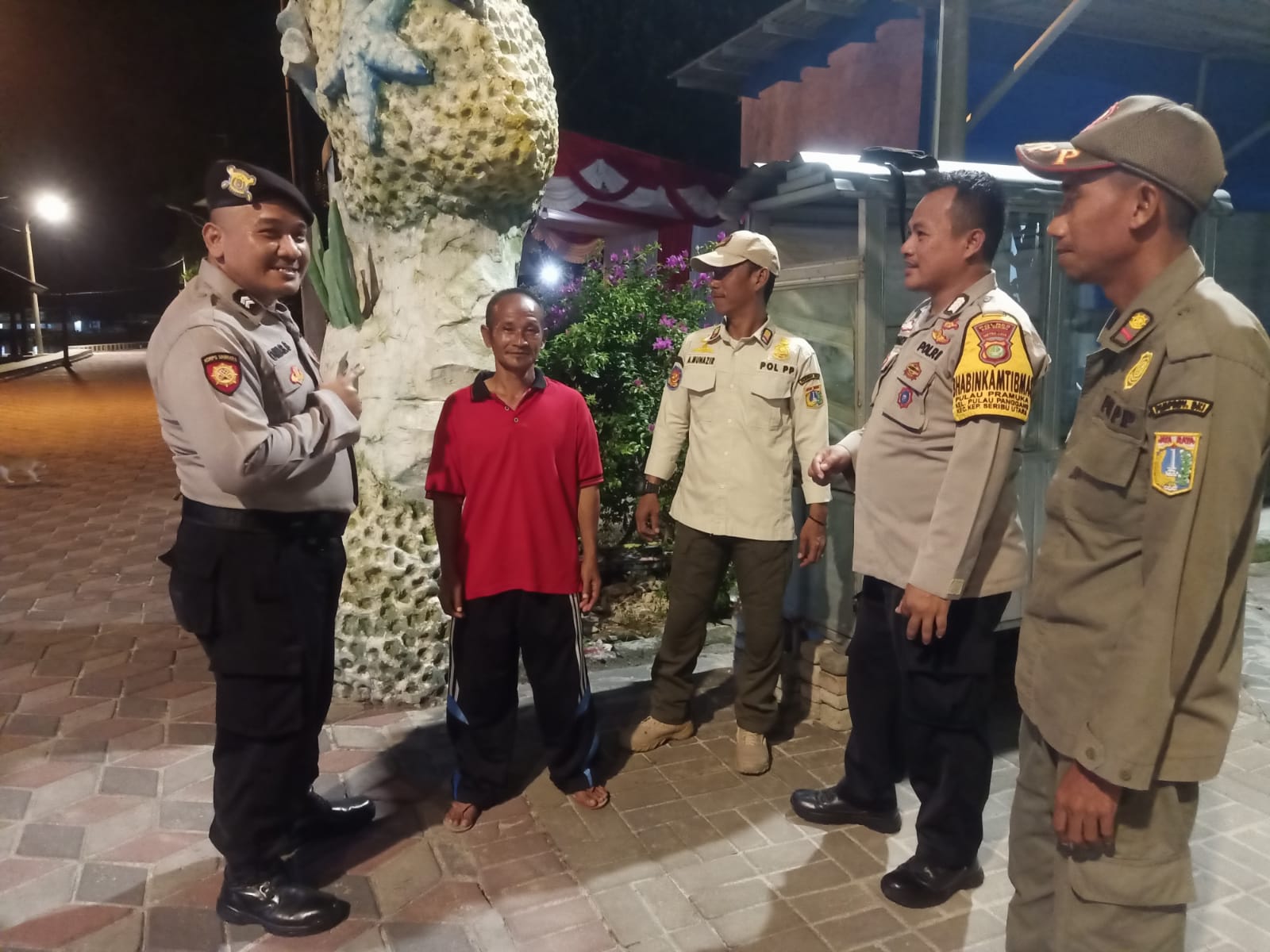 Kepulauan Seribu Utara: Patroli Malam Perintis Presisi, Dialogis, dan Sambang untuk Mempertahankan Kondusifitas Pasca Pemilu 2024