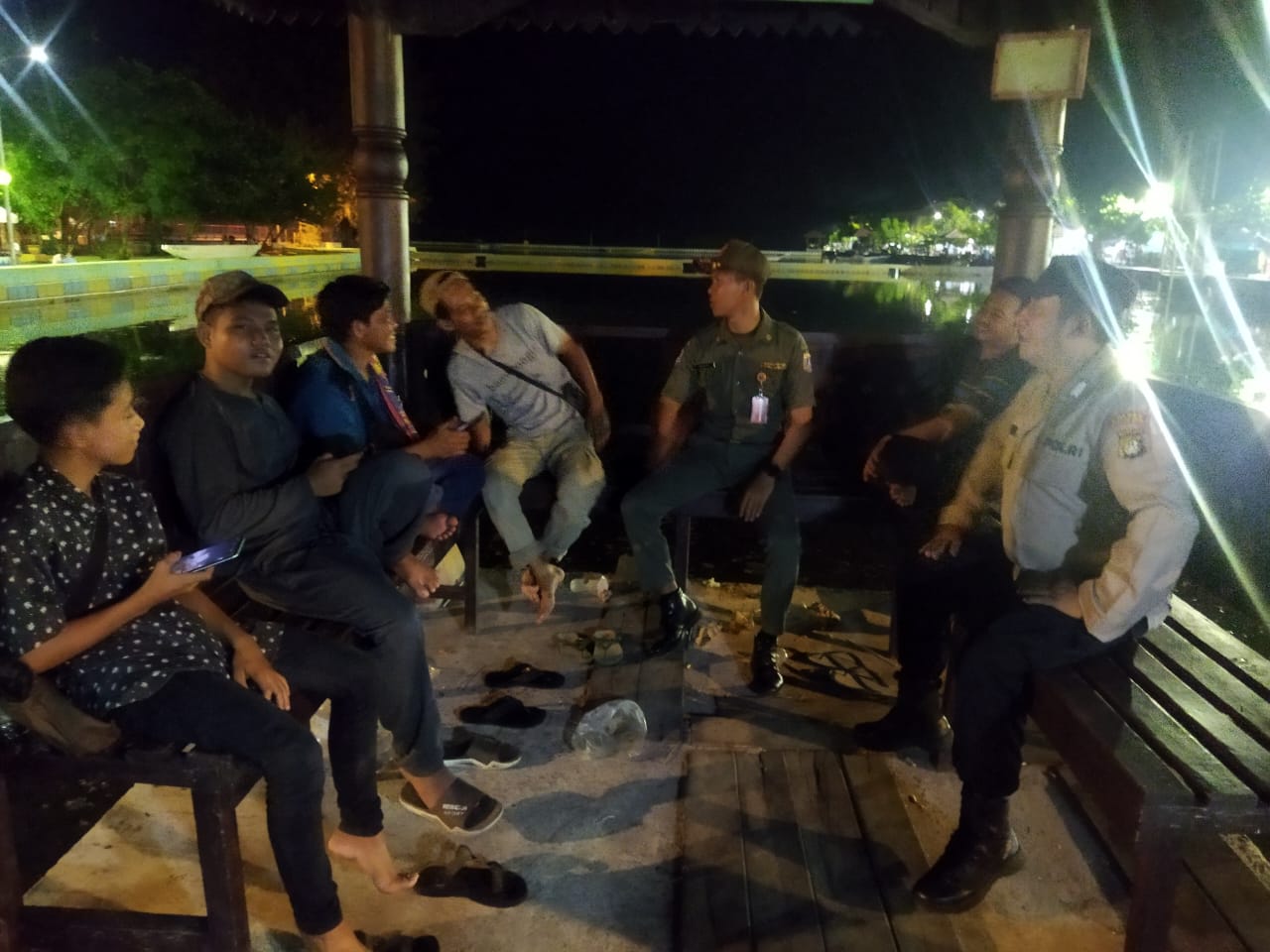 Patroli  Polsek Kepulauan Seribu Utara Gandeng Tokoh Masyarakat Tangkal Hoax