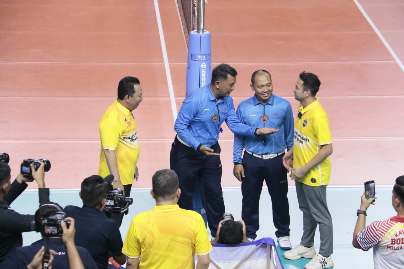 Wakapolda Metro Jaya Hadiri Pertandingan Eksibisi Kapolri Cup Volleyball Tournament 2023