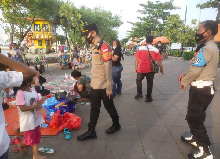 Kapolsek Pademangan Pimpin Patroli Pengawasan Prokes Wisatawan Ancol