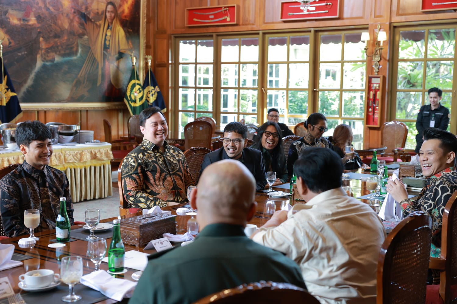 Prabowo Duduk Bareng Influencer Muda, Tretan Muslim, Young Lex, sampai Bintang Emon