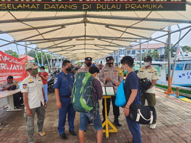 Polres Kep. Seribu Tekankan 286 Penumpang Wajib Masker dan Taat Prokes Selama di Kepulauan Seribu