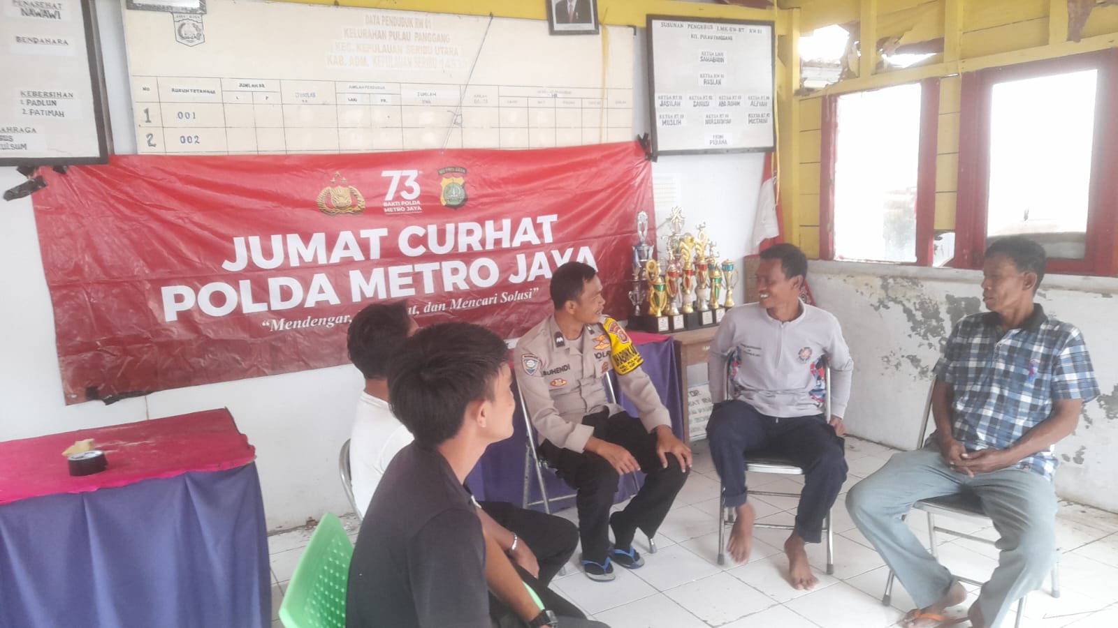 Bhabinkamtibmas Pulau Panggang Berdialog dengan Warga dalam Giat Jum'at Curhat