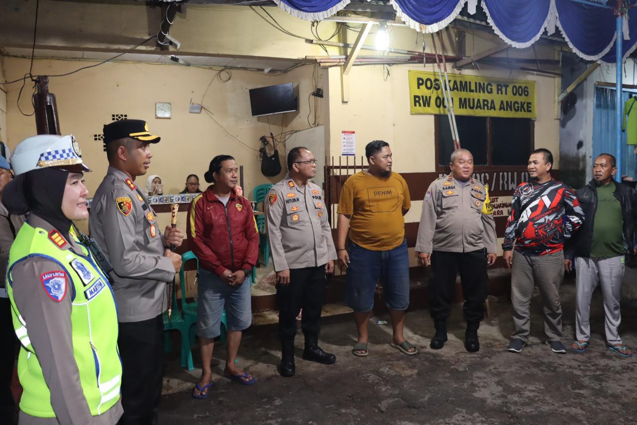 Berupaya Ciptakan Sitkamtibmas Aman, Polres Kep. Seribu dan Polsek Kep. Seribu Utara Laksanakan Patroli Malam