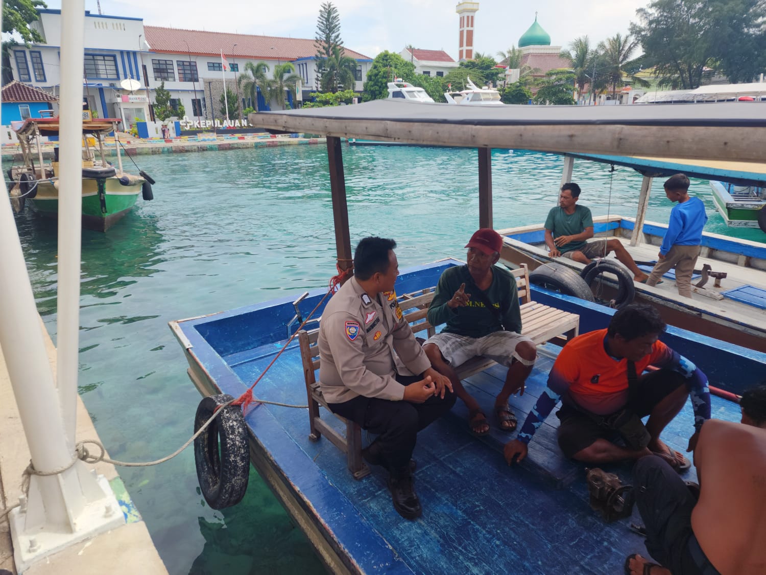 Bhabinkamtibmas Pulau Pramuka Himbau Masyarakat Pulau Pramuka Waspada Terhadap Hoax dan Menjaga Kondusifitas Pemilu 2024