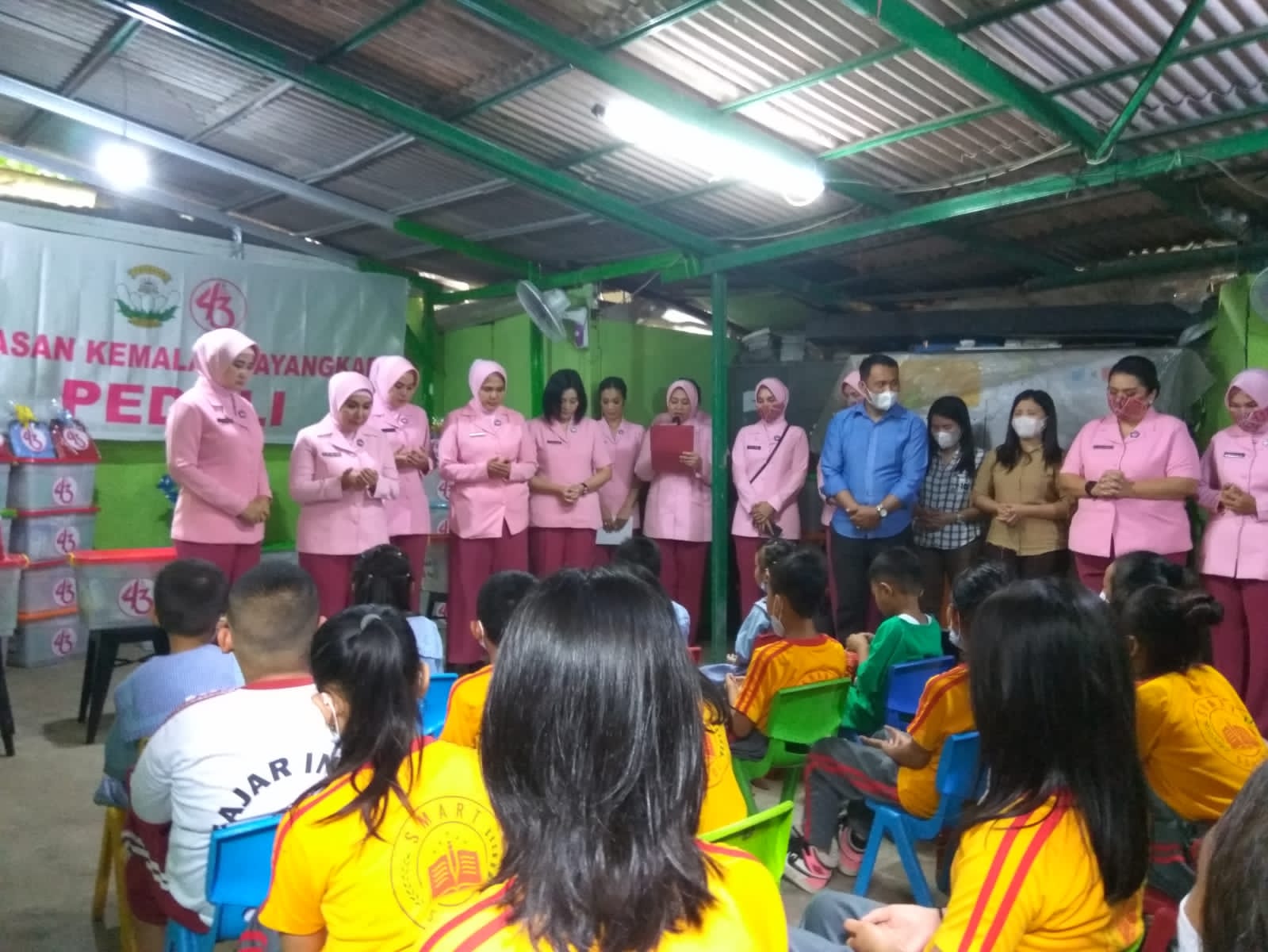 HUT ke-43, Yayasan Kemala Bhayangkari Peduli Gelar Baksos di Smart School Jakarta