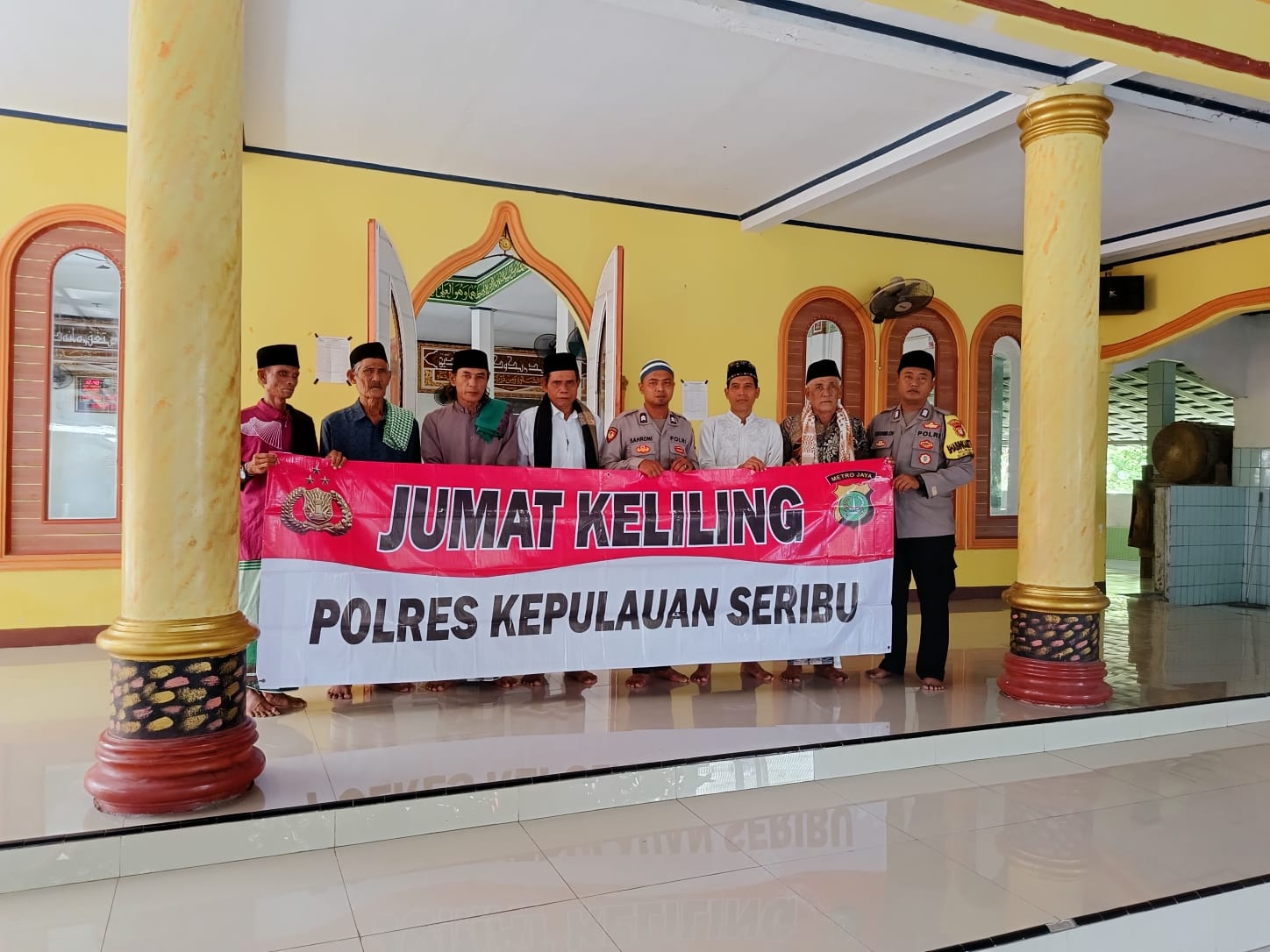 AKP Sugianto Ajak Warga Pulau Seribu Selatan Jaga Persatuan dan Ketertiban dalam 'Jum'at Keliling' di Masjid Al-Ikhlas