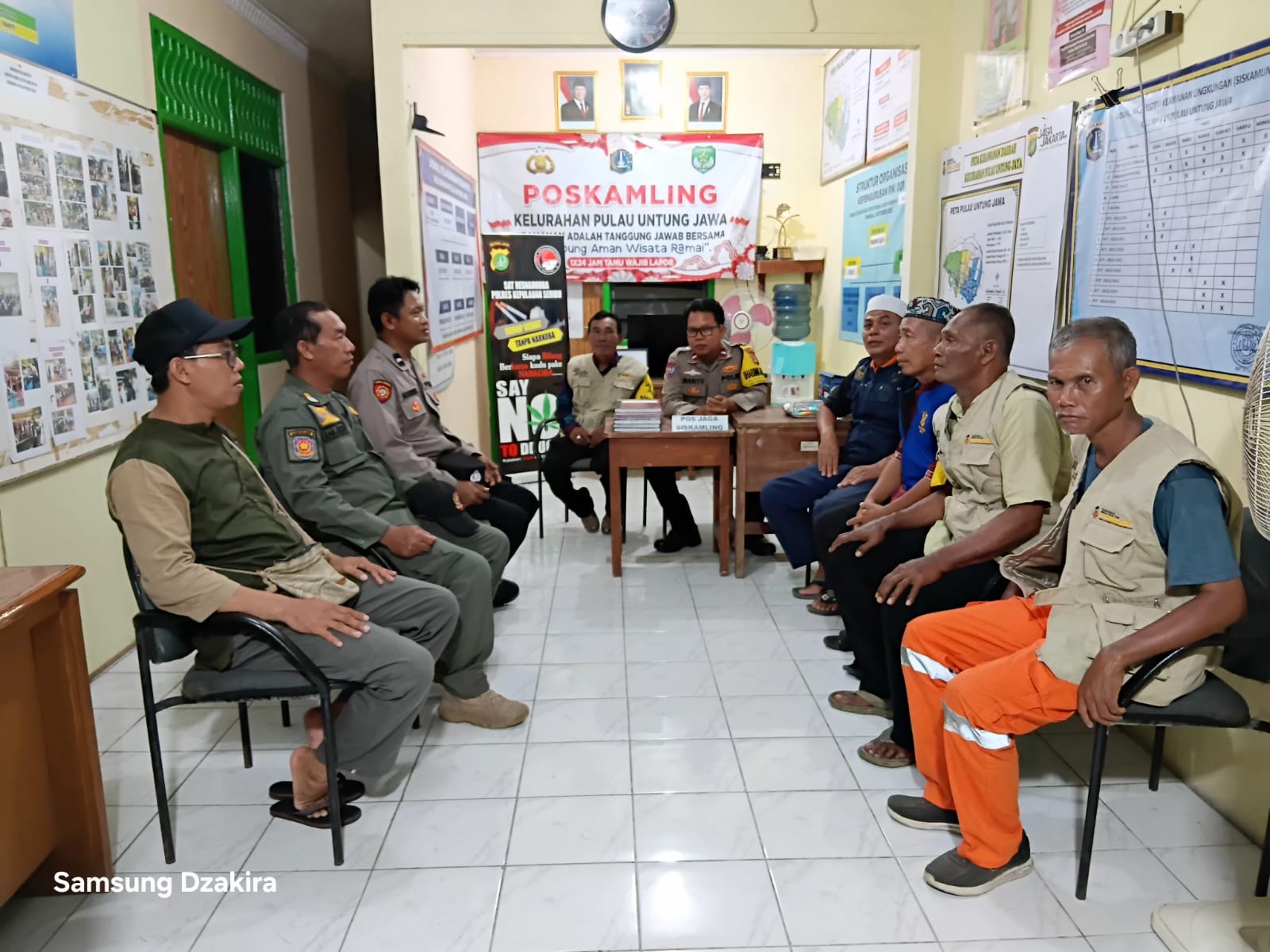 Patroli Malam di Pulau: Polsek Kepulauan Seribu Utara Ajak Warga Perkuat Keamanan Lingkungan
