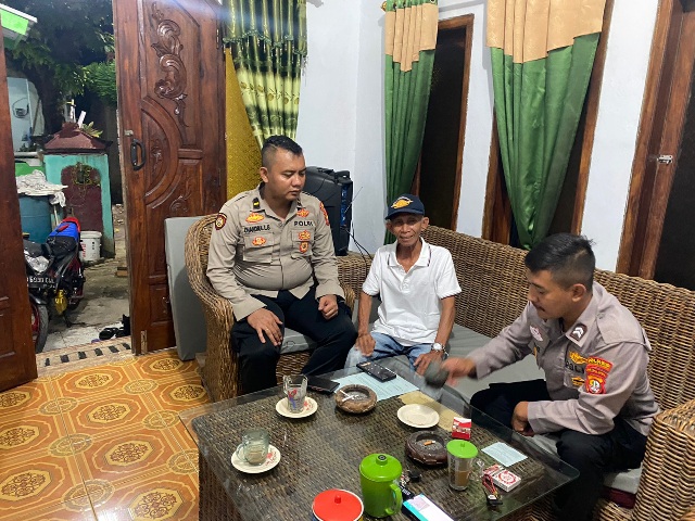 Didampingi Pak Bhabin, Wakapolsek Kep. Seribu Utara Laksanakan Sambang Kepada Toda Pulau Kelapa