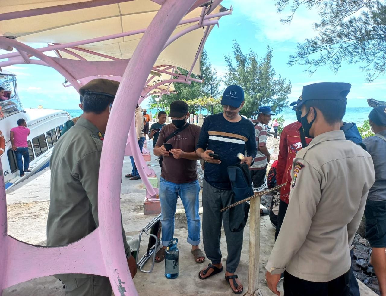 Berikan Rasa Aman dan Nyaman, Polsek Kepulauan Seribu Selatan Laksanakan Pam Dermaga Kedatangan