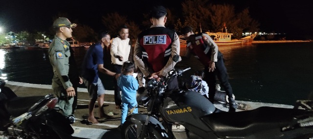 Polisi Baik dan Humanis, Patroli Malam Polsek Kepulauan Seribu Utara Pastikan Keamanan Rumah Kosong yang Ditinggal Mudik