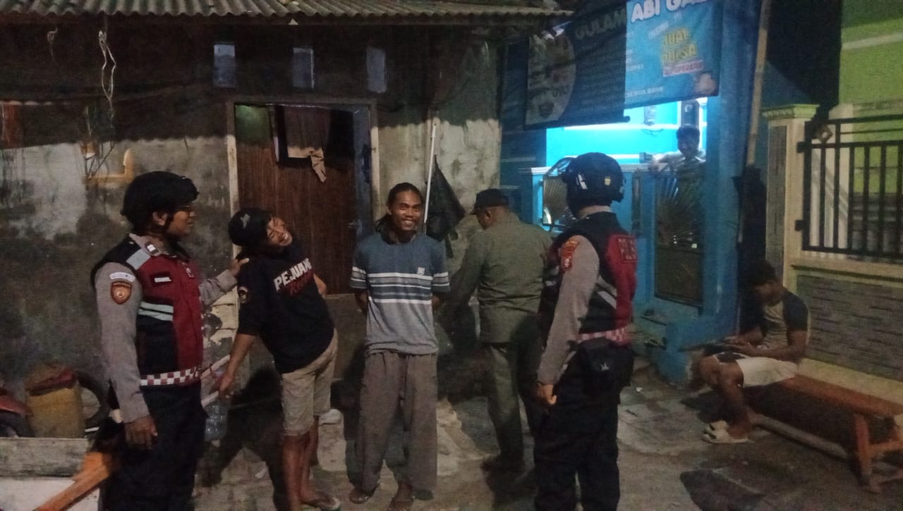 Tiga Pilar Sinergi Jaga Keamanan Malam, Polsek Kepulauan Seribu Utara Gelar Kegiatan Pos Kamling Serentak