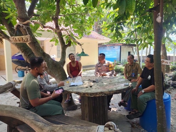 Bhabinkamtibmas Pulau Pramuka Polres Kepulauan Seribu Lakukan Sambang Warga untuk Peningkatan Kamtibmas