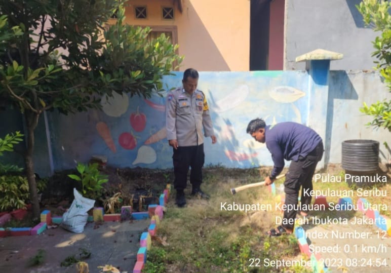 Bripka Marwansyah dan Pemda Pulau Pramuka Bersatu Demi Lingkungan Bersih: Rutin Tanam Pohon untuk Kurangi Polusi Udara
