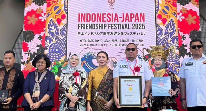 DPP IKM Pecahkan Rekor Muri Masak Rendang Terbanyak di Luar Negeri