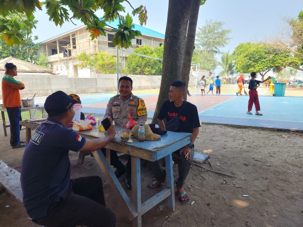 Bhabinkamtibmas Polres Kepulauan Seribu Sambangi Warga Pulau Pramuka, Membangun Cooling System Pasca Pemilu 2024