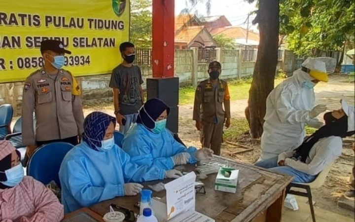 Pertahankan Zona Hijau, Polsek Kep Seribu Selatan Terus Swab Antigen Para Pendatang