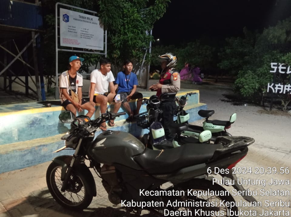 Polsek Kepulauan Seribu Selatan Gelar Patroli Malam Perintis Presisi Antisipasi Tawuran Remaja