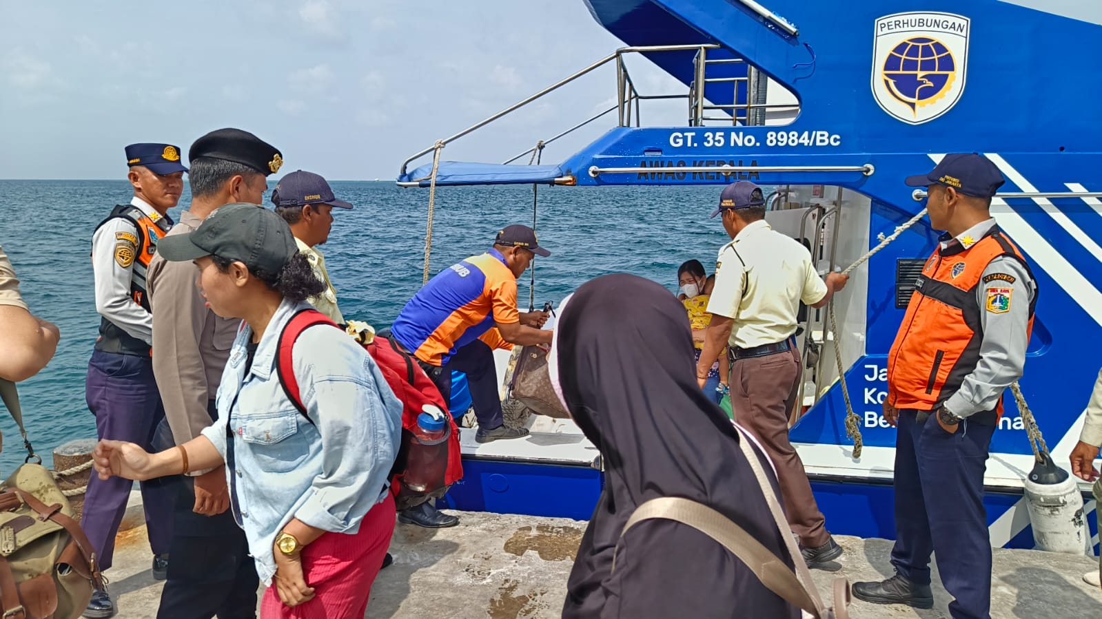Polsek Kepulauan Seribu Utara Gelar Pengamanan Dermaga Demi Kenyamanan dan Keamanan Wisatawan