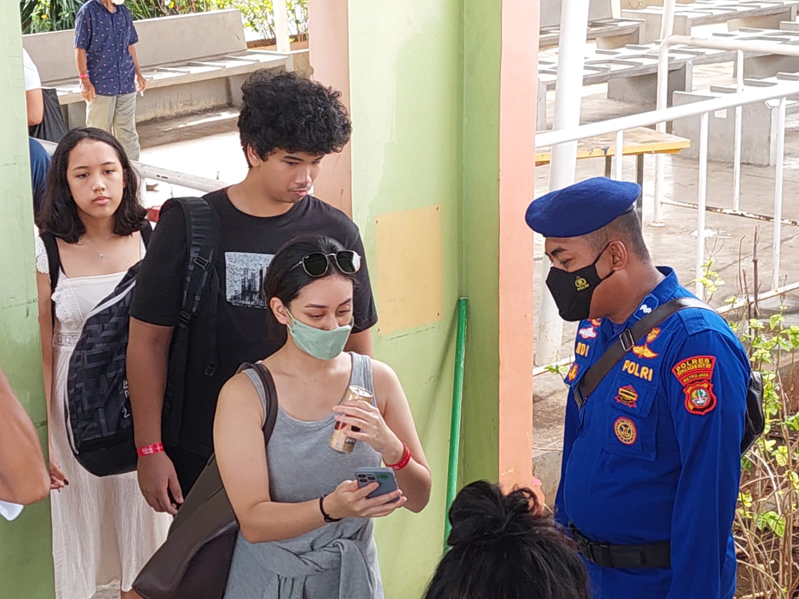 Pengamanan Dermaga Marina oleh Polres Kep. Seribu, 364 Penumpang Wajib Scan PeduliLindungi
