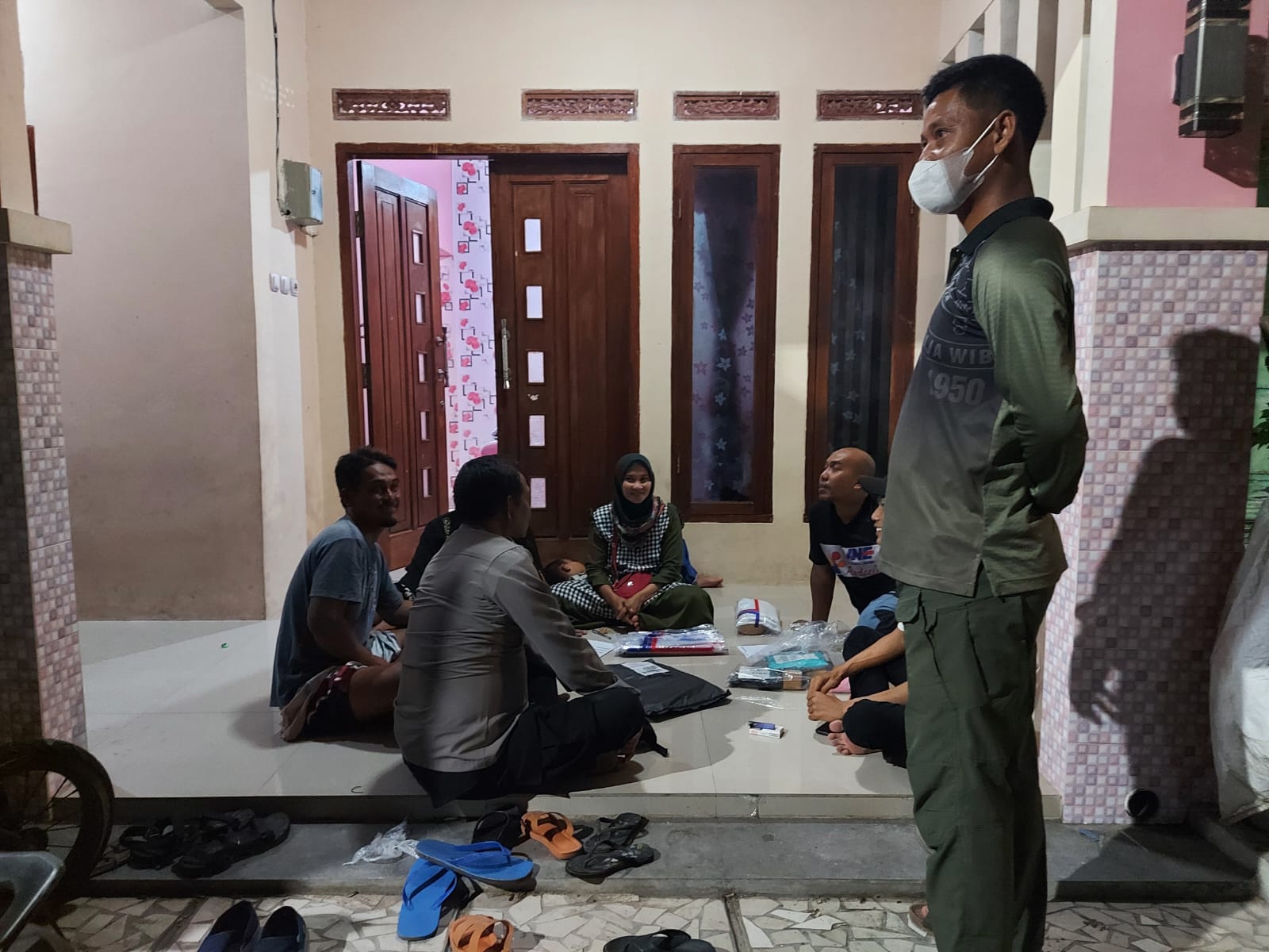 Berikan Rasa Aman, Kapospol Pulau Tidung Sambangi Warga