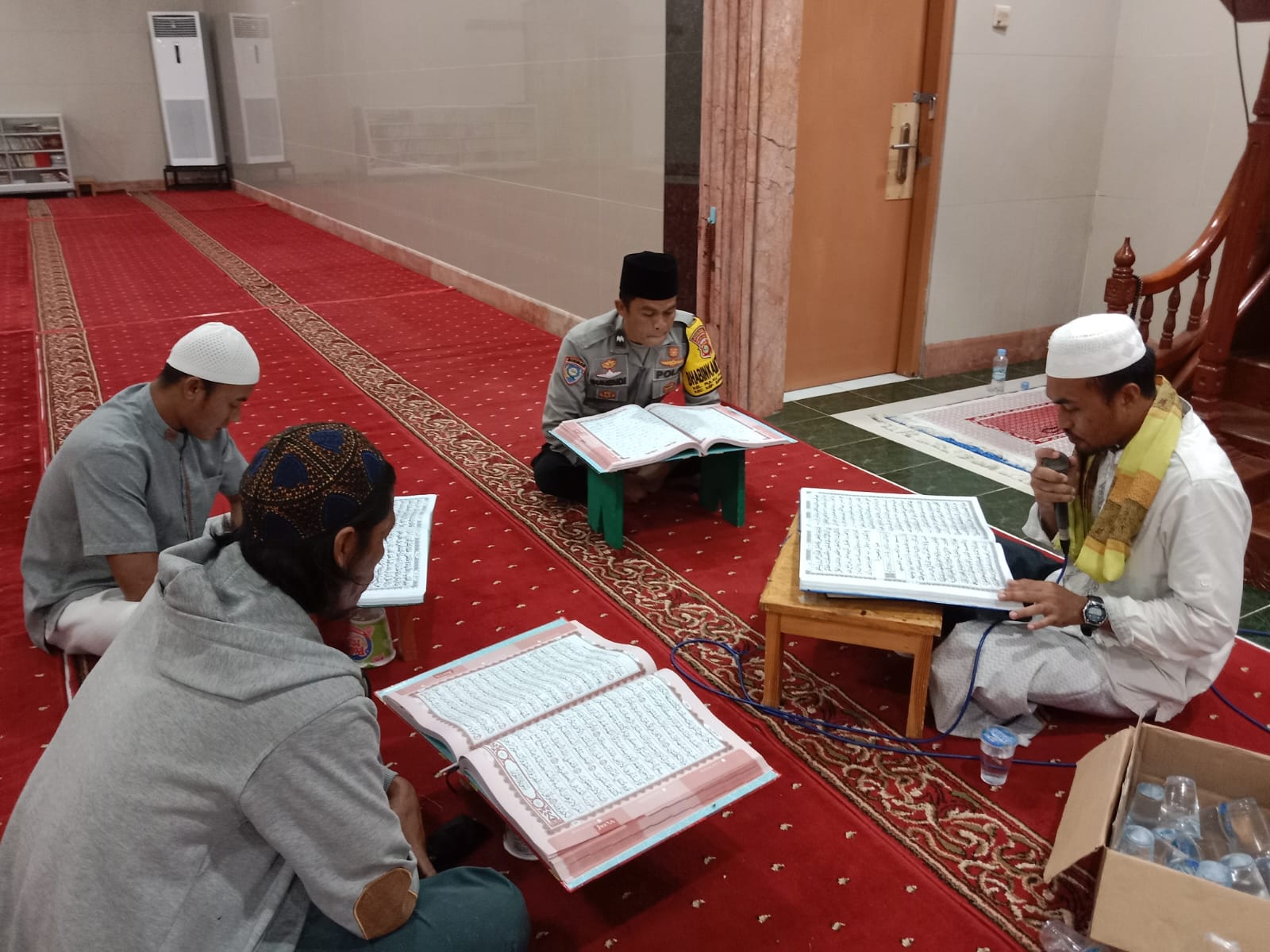 Bhabinkamtibmas Pulau Panggang Sambut Ramadhan dengan Hataman dan Tadarus Quran Bersama Warga