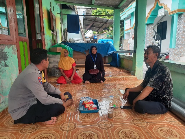 Sambangi Tokoh Perempuan, Bhabinkamtibmas Ajak Ibu-ibu Jaga Kamtibmas Pulau Tidung
