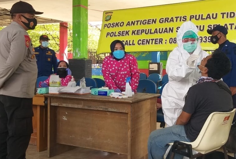 Cegah Covid-19, Polsek Kep Seribu Selatan Swab Antigen 9 Warganya