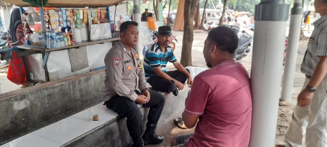 Bhabinkamtibmas Pulau Pari Sambangi Tokoh Masyarakat untuk Menciptakan Keamanan dan Ketertiban Bersama