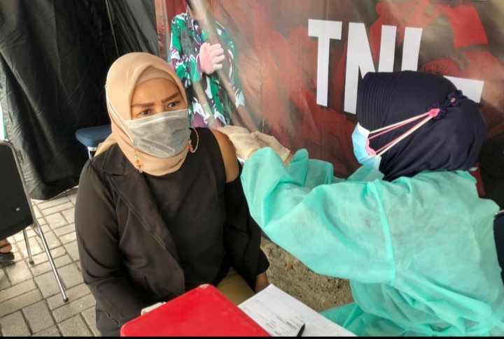 Suntik Vaksin 62 Warga, Gerai Vaksin Presisi Polres Kep Seribu Terus Sukseskan Program Percepatan Vaksinasi Nasional