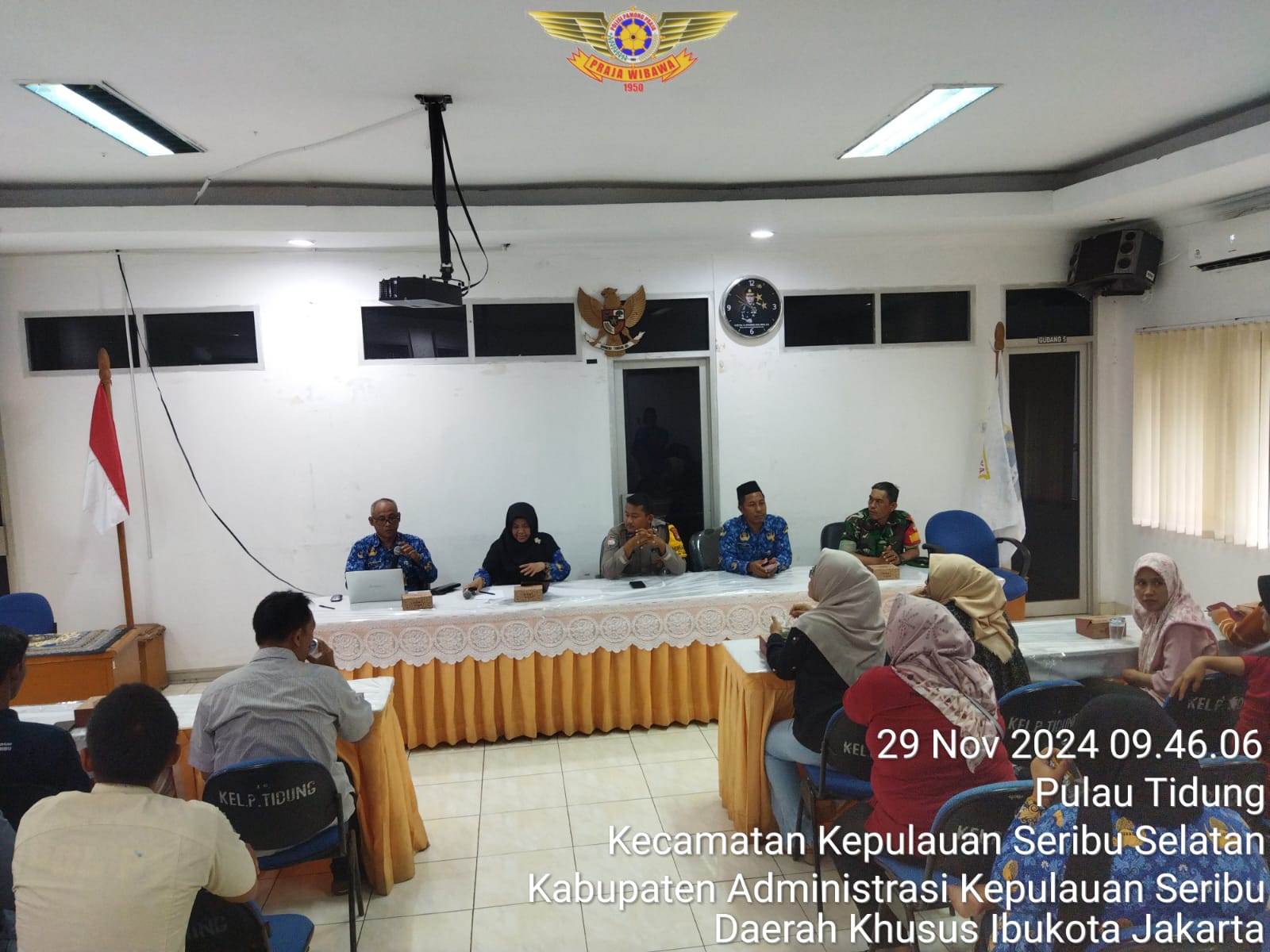 Bhabinkamtibmas Pulau Tidung Hadiri Rapat Evaluasi Posko Bersama Pilkada 2024