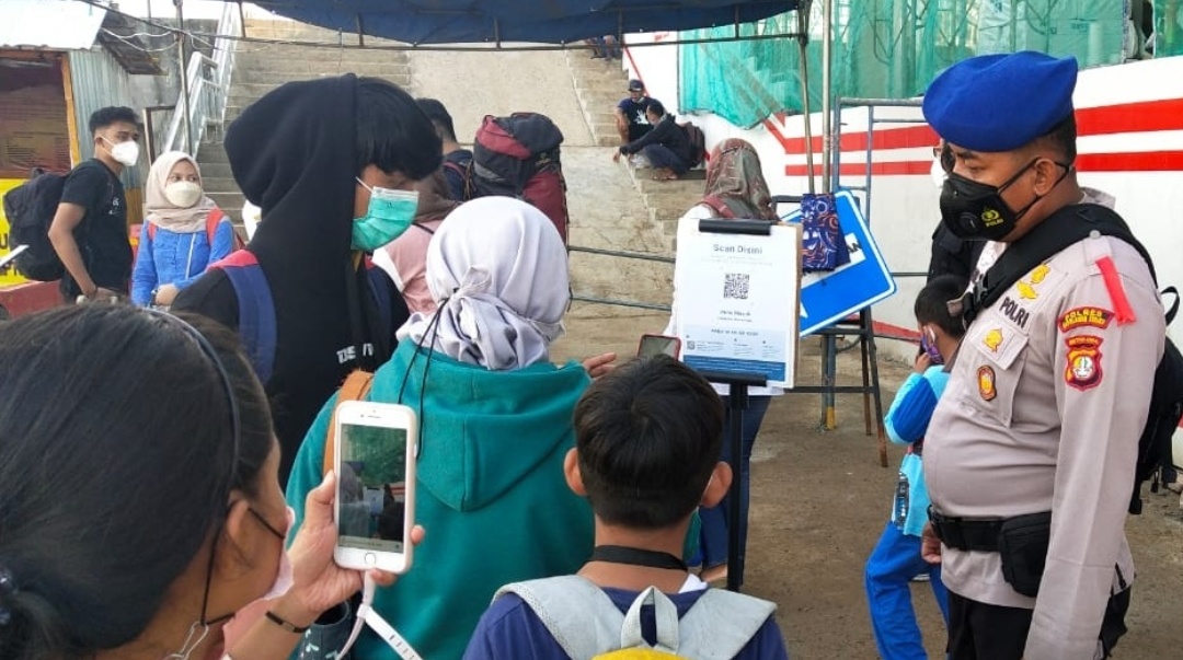 233 Wisatawan Ke Pulau Seribu, Di Pelabuhan Kaliadem Muara Angke Jalani Scan Barcode Peduli Lindungi