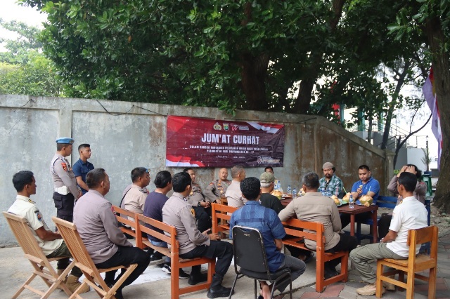 Kapolres Kepulauan Seribu Gelar "Jumat Curhat" untuk Meningkatkan Keamanan dan Kondusifitas Pulau Tidung