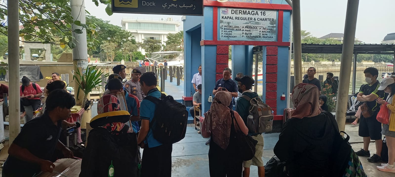 Polres Kepulauan Seribu Amankan Keberangkatan Warga dan Wisatawan di Dermaga 16 dan 17 Marina Ancol