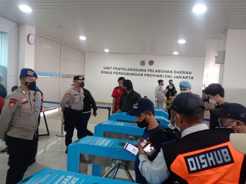 Polres Kep. Seribu Laksanakan Pengamanan Terhadap 1323 Penumpang di Dermaga Kali Adem