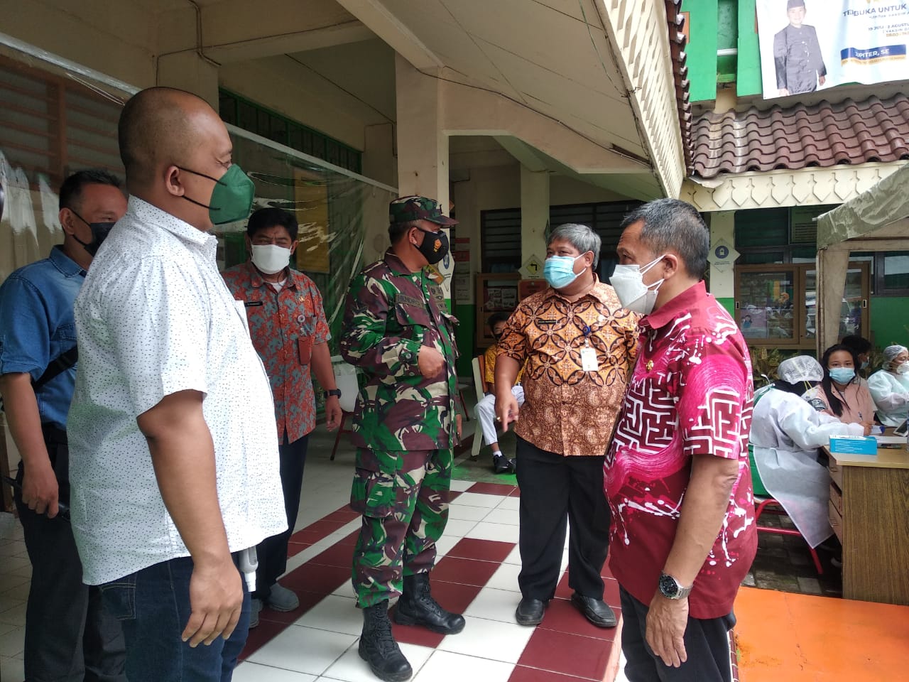 Camat Gropet Tinjau Vaksinasi Keliling Nasdem Peduli