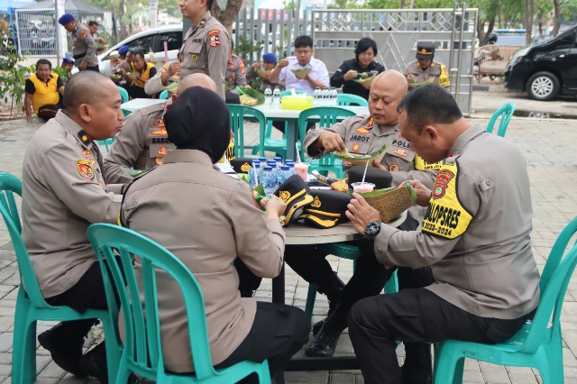 Kapolres Kepulauan Seribu Pimpin Apel dan Arahan Mengawali Tahun Baru 2024, Diakhiri dengan Doa Bersama dan Acara Coffee Morning