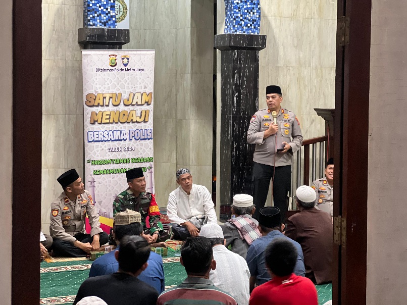 Sukseskan Pilkad 2024, Polda Metro Jaya Gelar Program 'Satu Jam Mengaji Bersama Polisi'