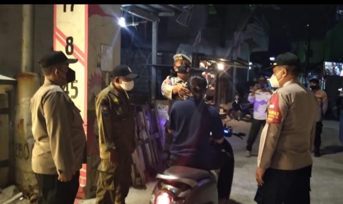 Monitoring PPKM Level 1, Polsek Pademangan Lakukan Giat Patroli Prokes