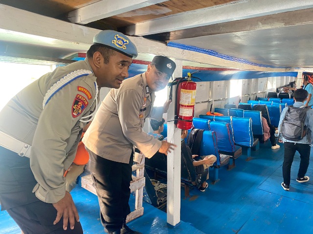 Polsek Kepulauan Seribu Utara Rutin Mengecek Kelengkapan Keselamatan Kapal