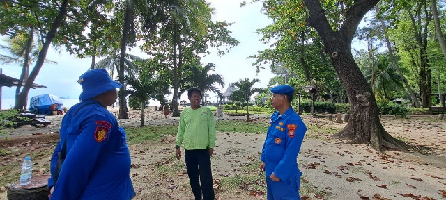 Team Patroli Satpolair Polres Kepulauan Seribu Ciptakan Kamtibmas di Pulau Ayer dengan Giat Patroli Sambang