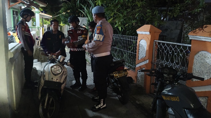 Patroli Malam Gabungan di Kepulauan Seribu, Polisi–TNI Hadirkan Rasa Aman bagi Warga Pulau